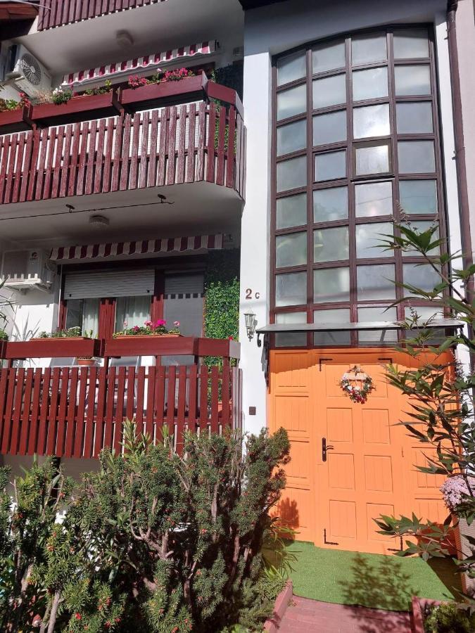 Summer House Emeleti Szoba Debrecen Ngoại thất bức ảnh
